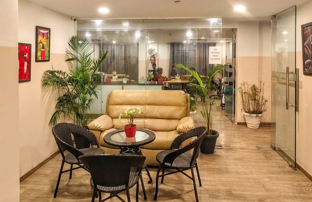 Hourly Stay at Hotel Mavens White For 2 or 3 Hour Near The Artemis Hospital Road Sector 52 Gurugram